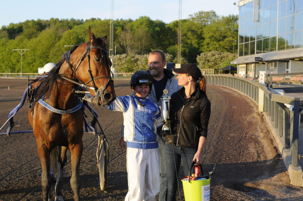 LIGHTNING PHOTO - Iina Aho