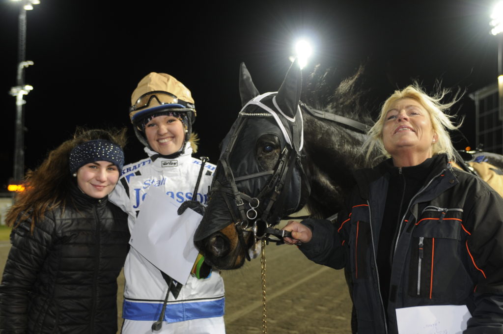 CURTAIN CALL - Jonasson Clara